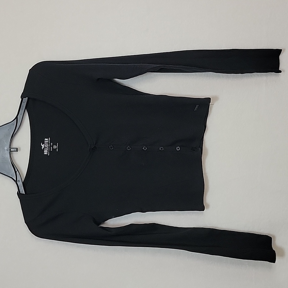 Hollister Must-Have Collection Baby Tee Black Ribbed Long Sleeve Button Front M‎